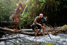 Jimmy Nelson bei der Arbeit: Fotograf_in unbekannt, o.J. (Nelson, Jimmy o.J./c) 